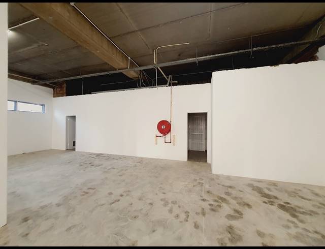 346M² RETAIL TO LET IN HALFWAY HOUSE
